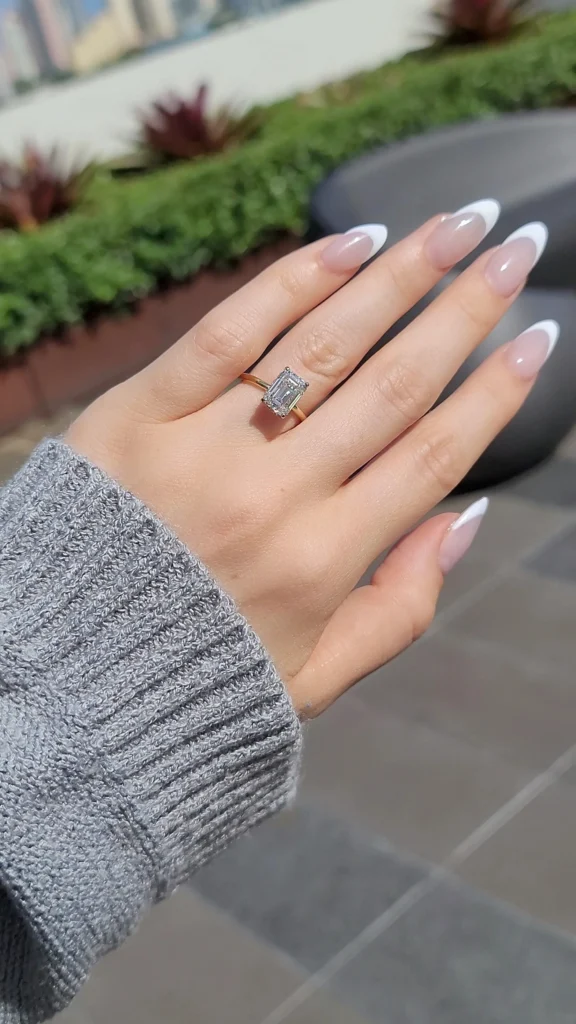 emerald and diamond ring